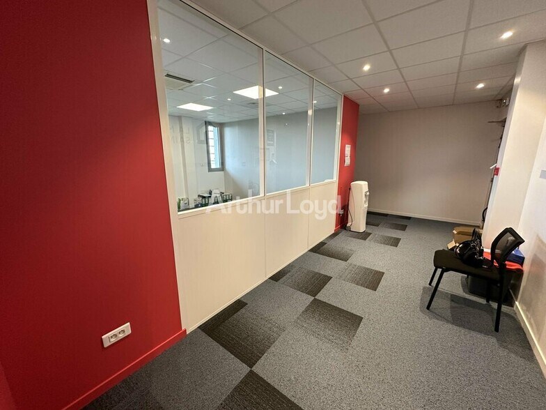 Office in Reims for lease - Interior Photo - Image 3 of 7