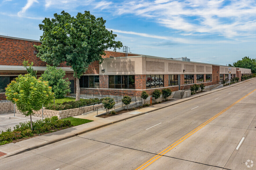 8600 Harry Hines Blvd, Dallas, TX for lease - Building Photo - Image 1 of 6