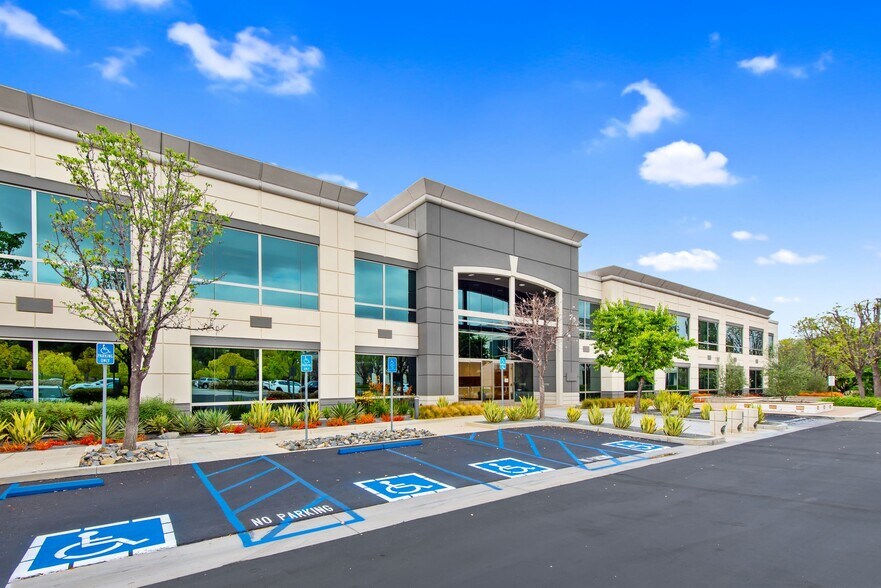 31111 Agoura Rd, Westlake Village, CA à louer - Photo du bâtiment - Image 2 de 16