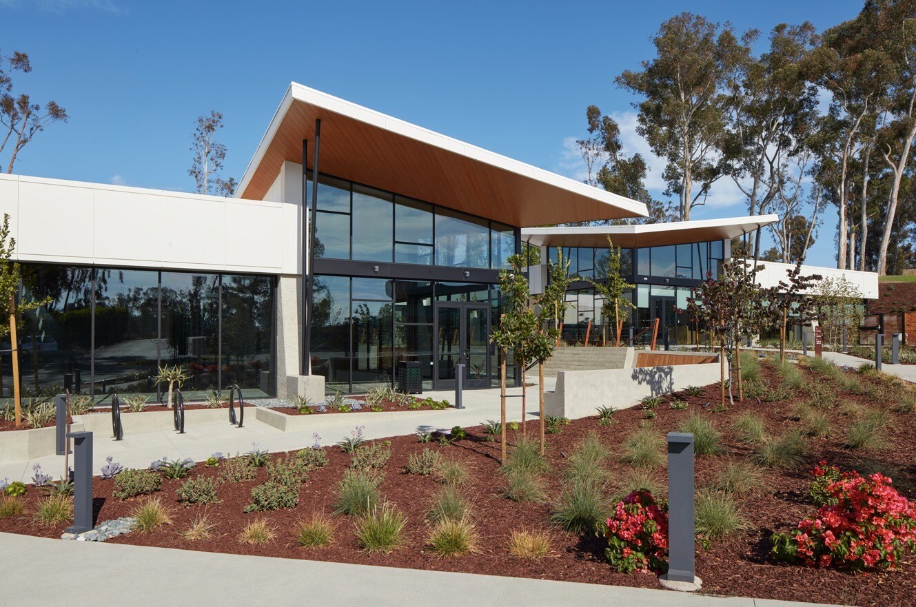 10200 Willow Creek Rd, San Diego, CA à louer Photo du bâtiment- Image 1 de 11