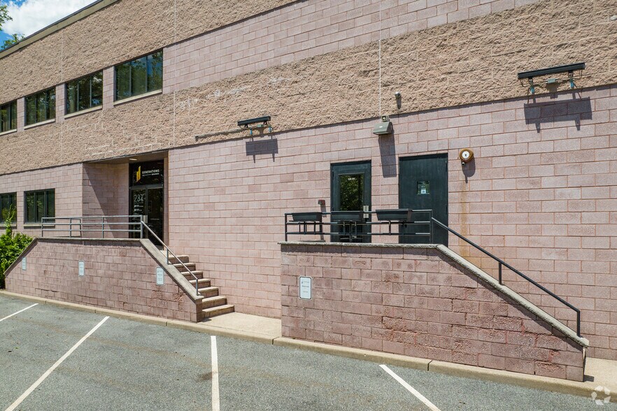 237 West Pky, Pompton Plains, NJ à louer - Photo du bâtiment - Image 3 de 5