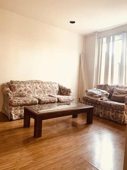 10620 50th Ave, Corona, NY for sale - Interior Photo - Image 3 of 5