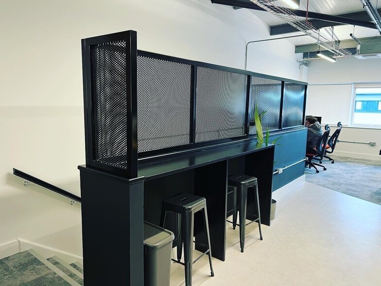 Rhymney River Bridge Rd, Cardiff for lease - Interior Photo - Image 2 of 6