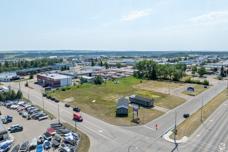 7925 Gaetz Av, Red Deer, AB à louer - Aérien - Image 2 de 2