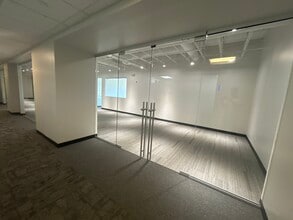 2250 E Devon Ave, Des Plaines, IL for lease Building Photo- Image 1 of 7