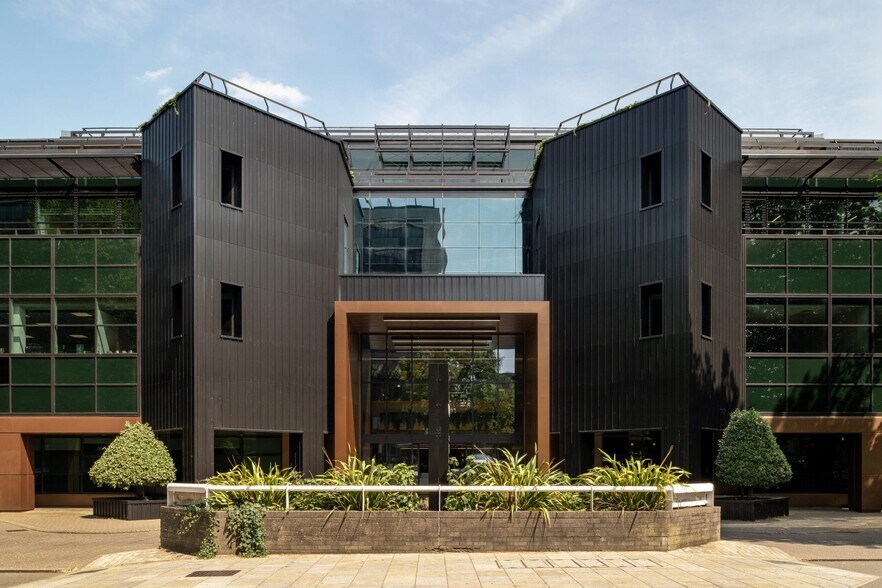 58 Clarendon Rd, Watford à louer - Photo du bâtiment - Image 1 de 10
