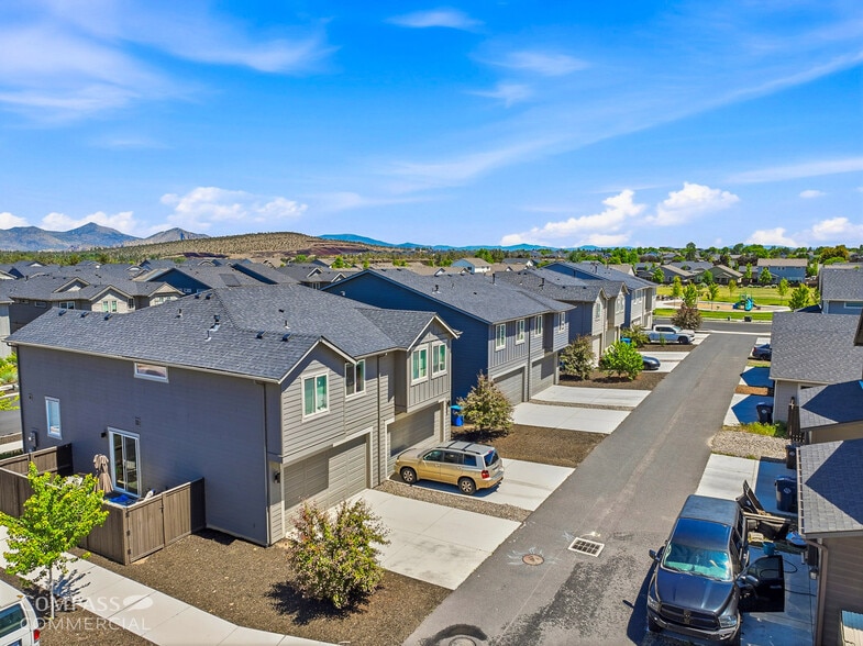 2598 NW Spruce Cone Ln, Redmond, OR for sale - Building Photo - Image 2 of 16