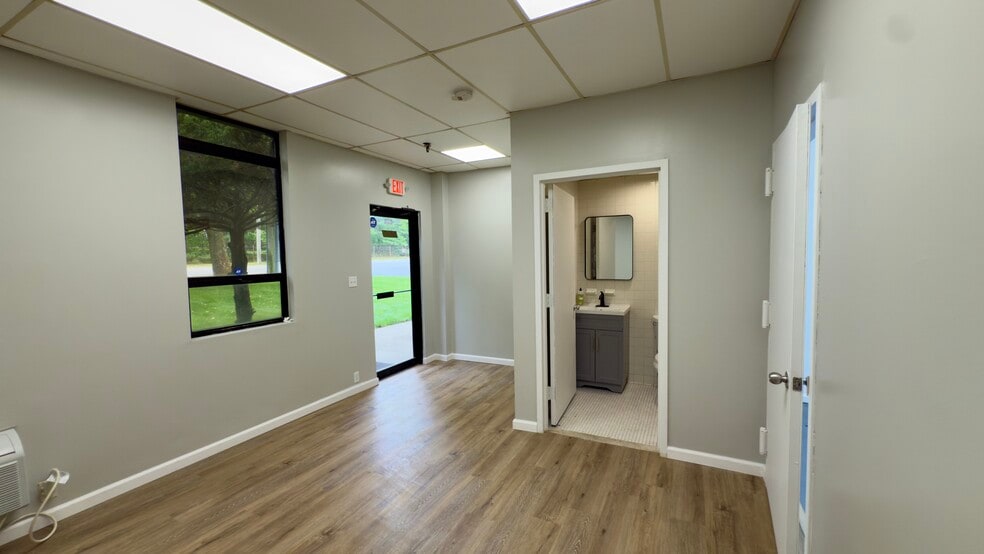 1515-1557 Lincoln Ave, Holbrook, NY à louer - Photo du bâtiment - Image 3 de 3