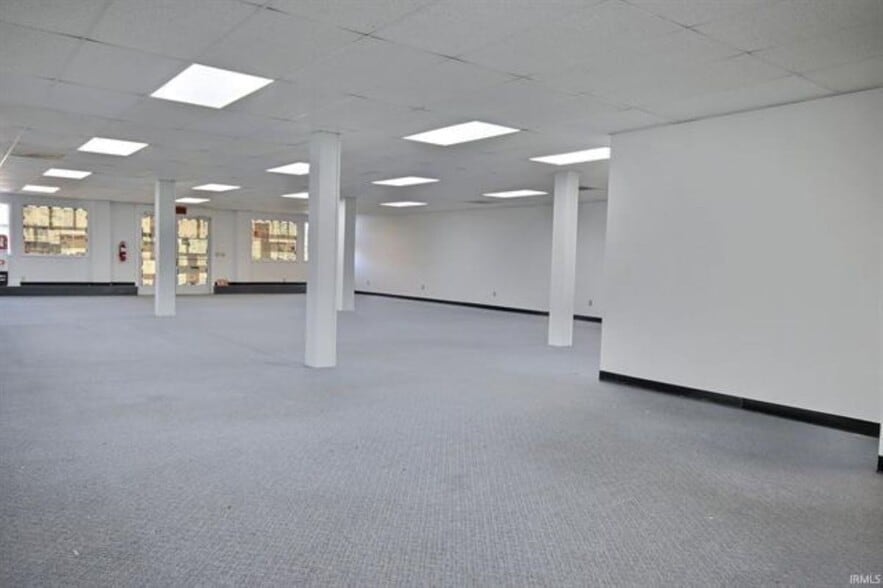 2519 Lower Huntington Rd, Fort Wayne, IN for lease - Building Photo - Image 3 of 9