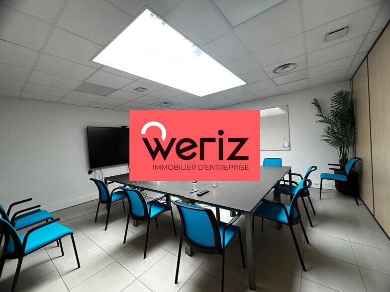 Flex in Vitrolles for lease - Interior Photo - Image 2 of 6