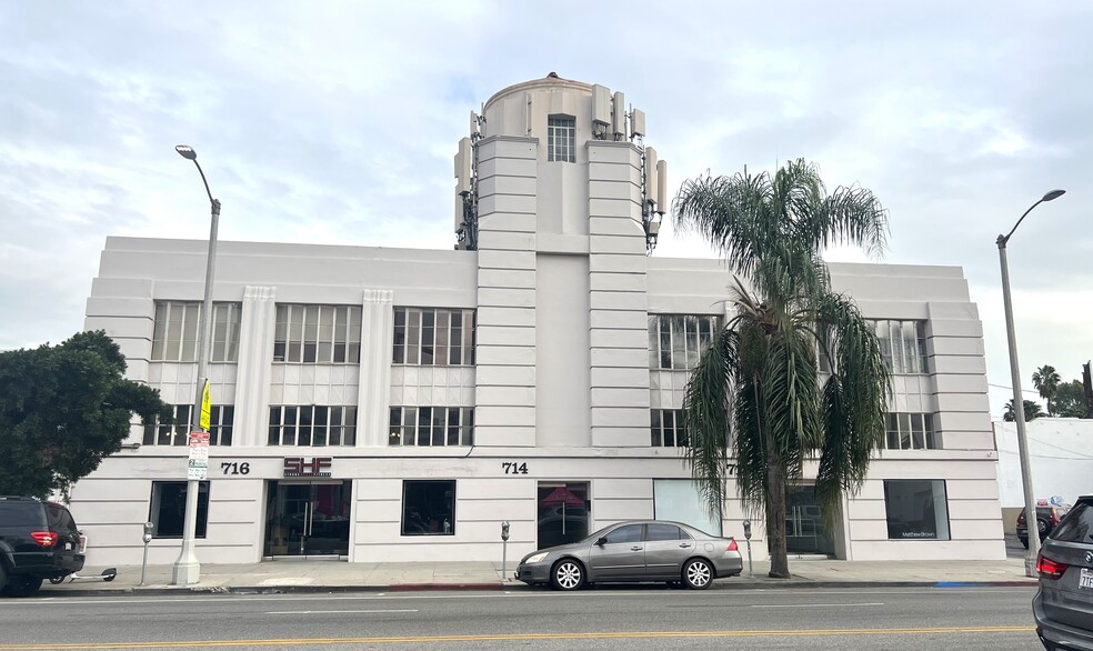712-718 N La Brea Ave, Los Angeles, CA for lease - Building Photo - Image 1 of 2