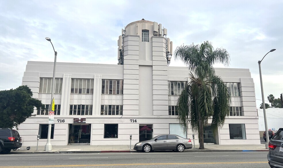 712-718 N La Brea Ave, Los Angeles, CA à louer - Photo du bâtiment - Image 1 de 5
