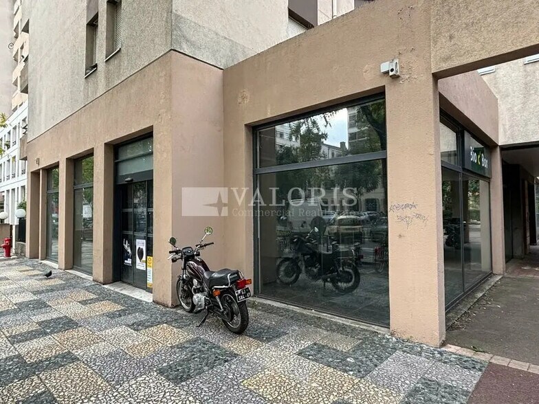 Retail in Lyon for lease - Building Photo - Image 2 of 12