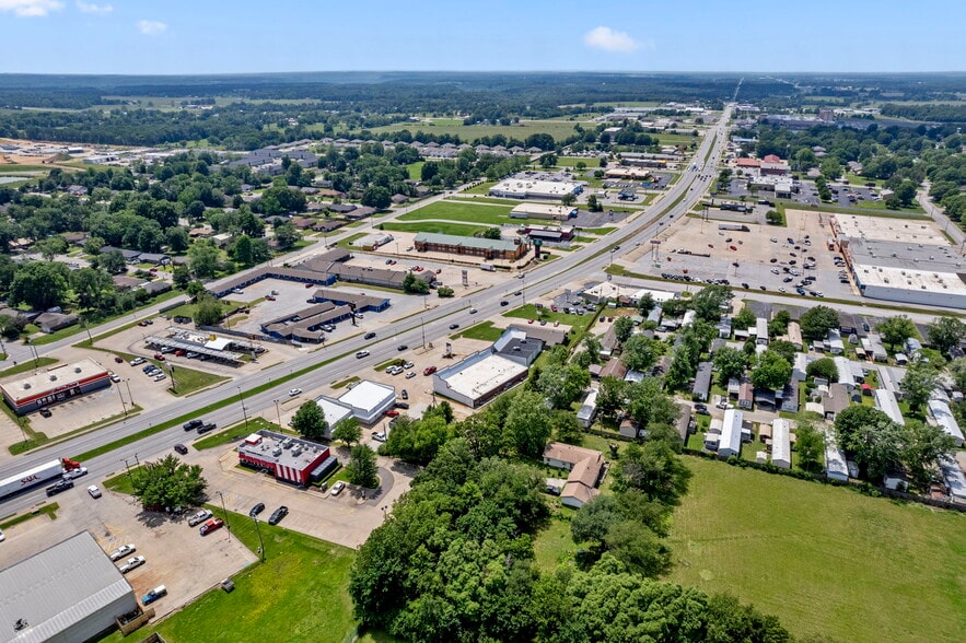 1223 US-412, Siloam Springs, AR à louer - Photo du bâtiment - Image 2 de 20