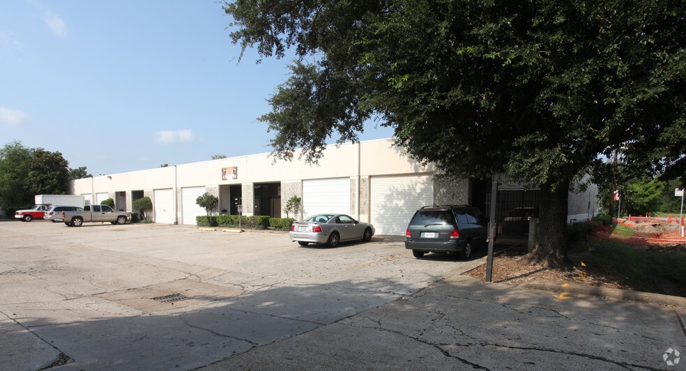 8520 Sweetwater Ln, Houston, TX à louer - Photo du bâtiment - Image 2 de 2