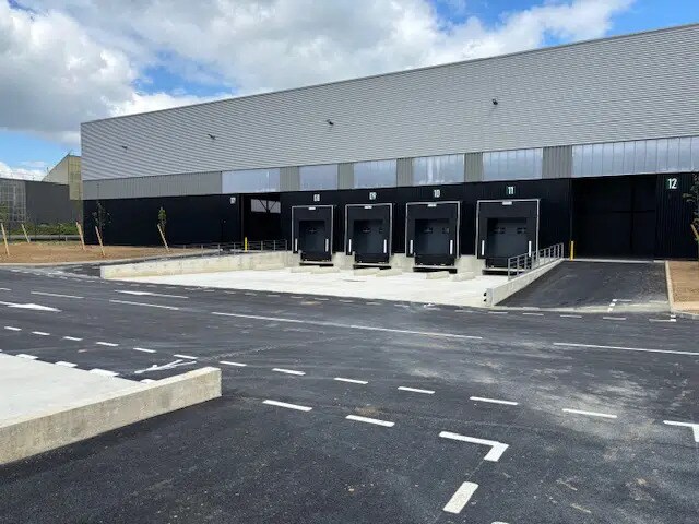 Industrial in La Courneuve for lease Building Photo- Image 1 of 11