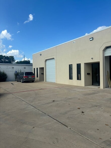 4814 Alexander Ln, Dallas, TX for lease - Building Photo - Image 2 of 12