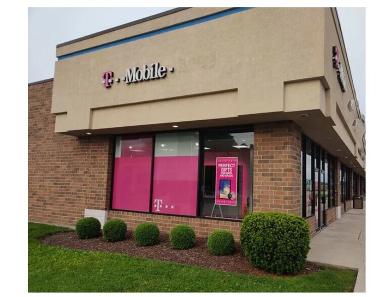 2587 Sycamore Rd, Dekalb, IL à louer - Photo du bâtiment - Image 1 de 6