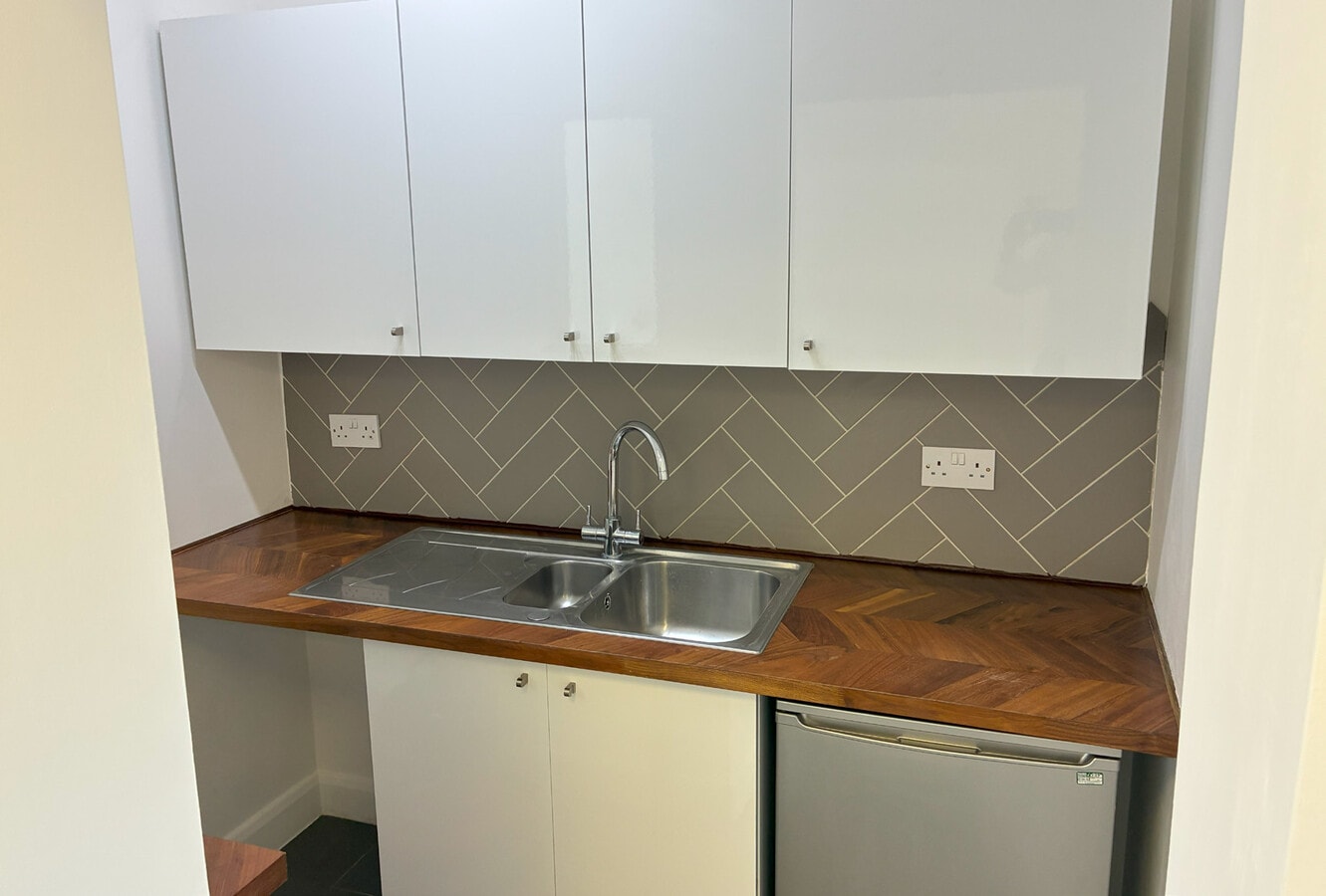 Station Rd, Great Shelford, CAM CB22 5NE - Unité 8 - - Photo intérieure - Image 1 of 4