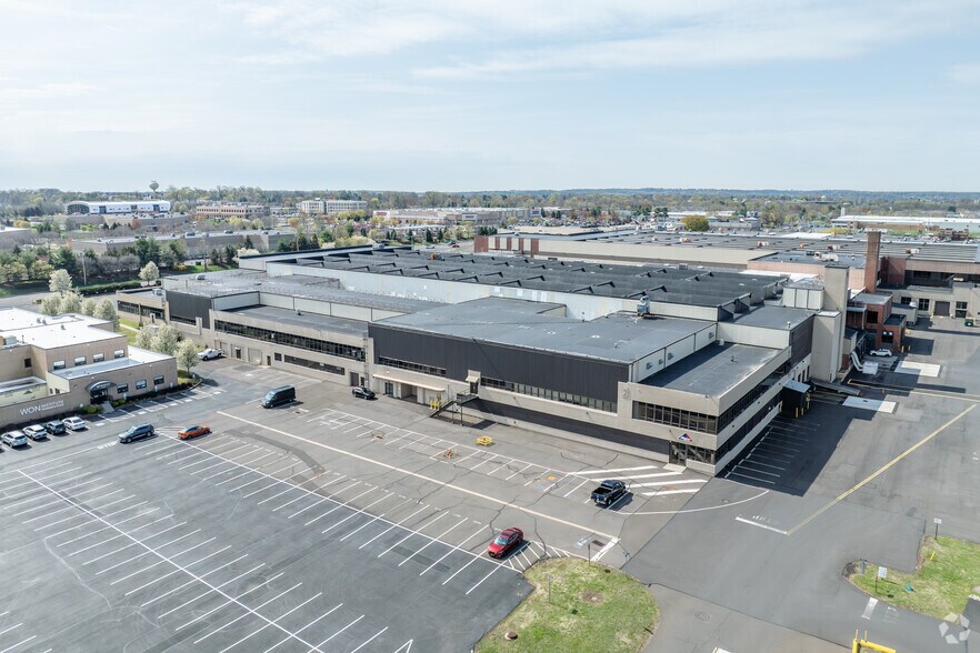 50 Cardinal Ln, Warminster, PA à louer - Photo du bâtiment - Image 2 de 5