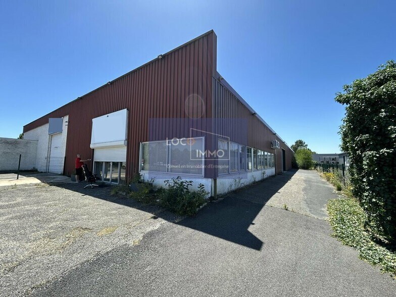 Flex dans Pessac à louer - Photo du bâtiment - Image 3 de 12