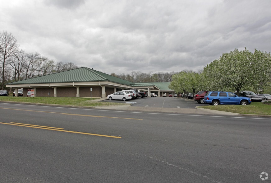 1001-1045 N Highland Ave, Murfreesboro, TN for lease - Primary Photo - Image 1 of 23