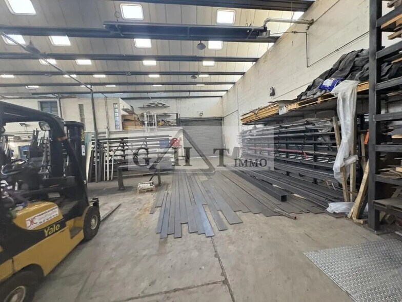 Industriel dans Vaux-le-Pénil à vendre - Photo du bâtiment - Image 3 de 8
