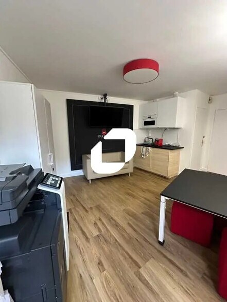 Bureau dans Saint-Germain-en-Laye à louer - Photo du bâtiment - Image 3 de 14