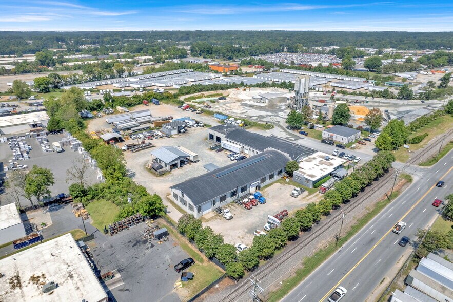 3637 N Graham St, Charlotte, NC à louer - Photo du bâtiment - Image 2 de 5