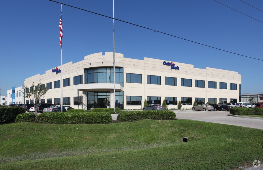 8400 N Sam Houston Pky W, Houston, TX à louer - Photo du bâtiment - Image 2 de 12