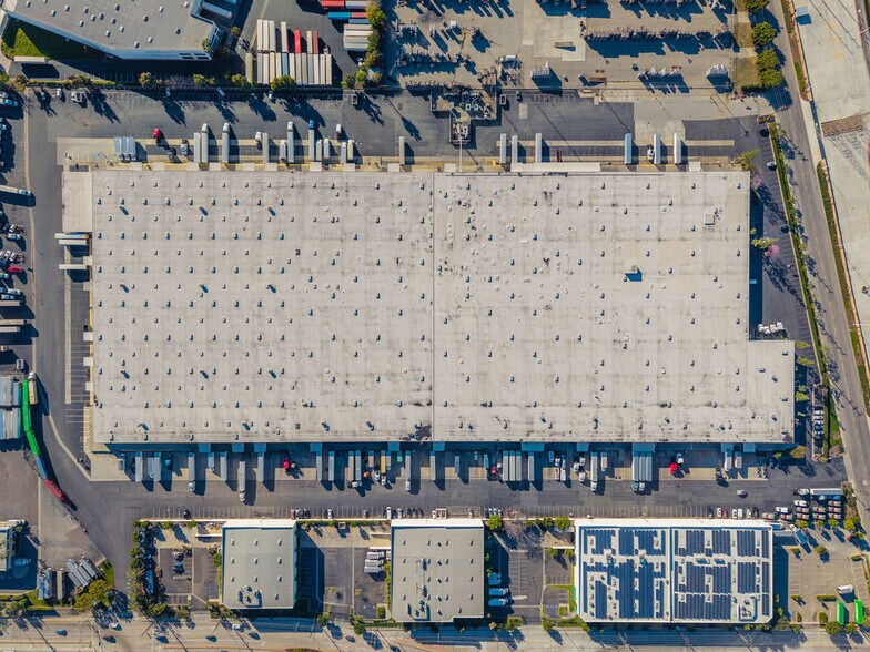 875-943 S Azusa Ave, City of Industry, CA à louer - Photo du bâtiment - Image 2 de 6