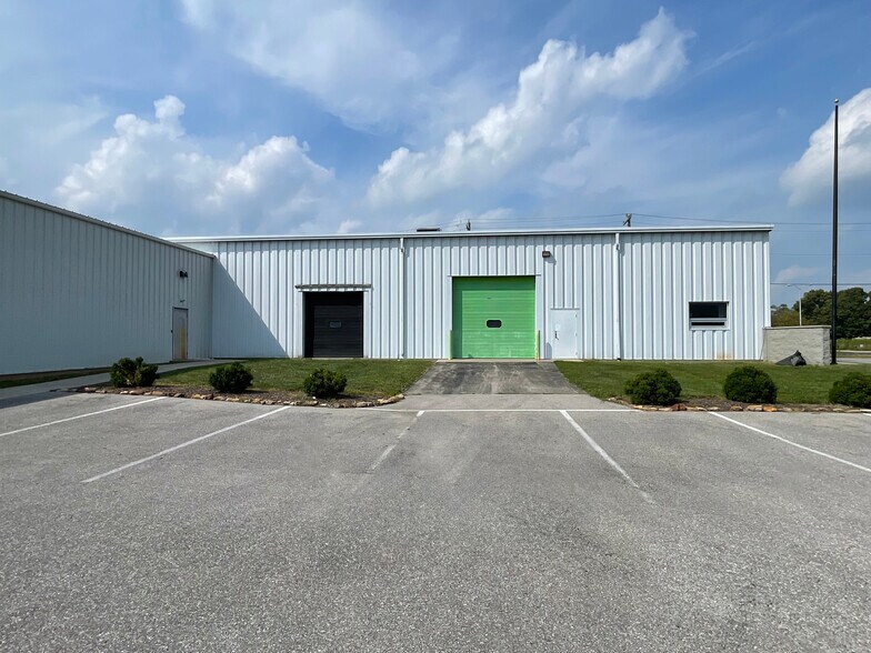 4480 Ray Boll Blvd, Columbus, IN à louer - Photo du bâtiment - Image 2 de 5