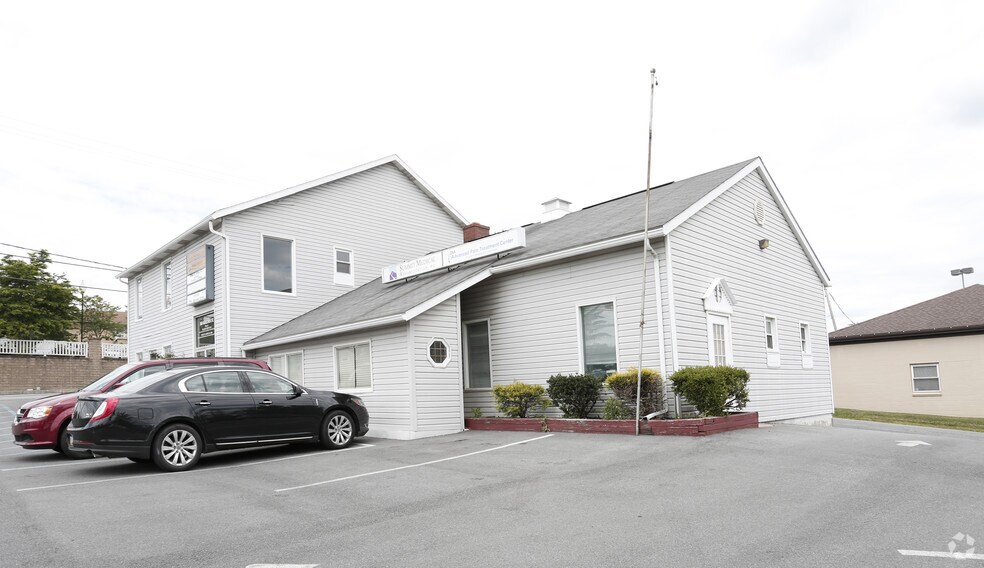 360 Goucher St, Johnstown, PA à louer - Photo du bâtiment - Image 3 de 27