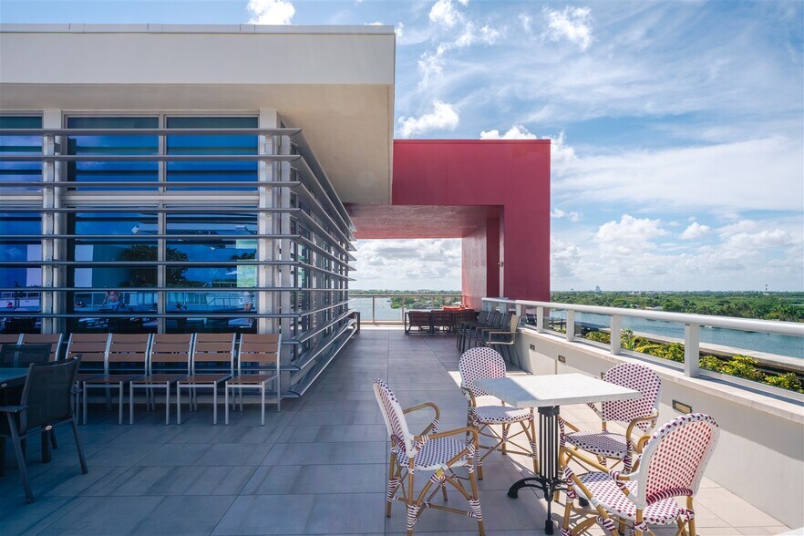 777 N Ocean Dr, Hollywood, FL à vendre - Photo du bâtiment - Image 3 de 13