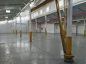 200 N 8th Ave E, Newton, IA for lease Building Photo- Image 2 of 6