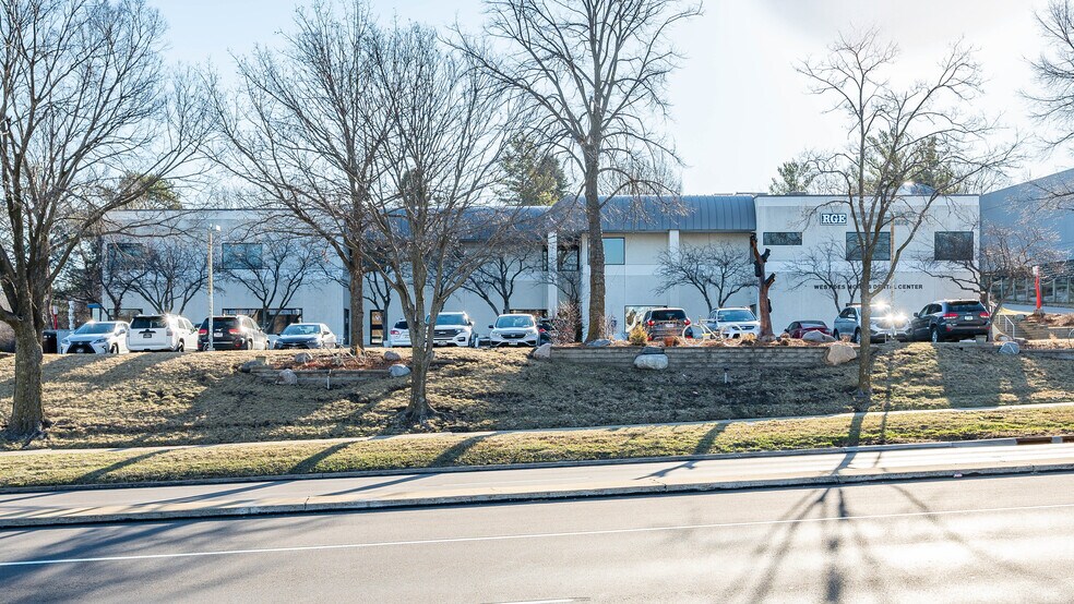 1701 22nd St, West Des Moines, IA à louer - Photo du bâtiment - Image 3 de 4