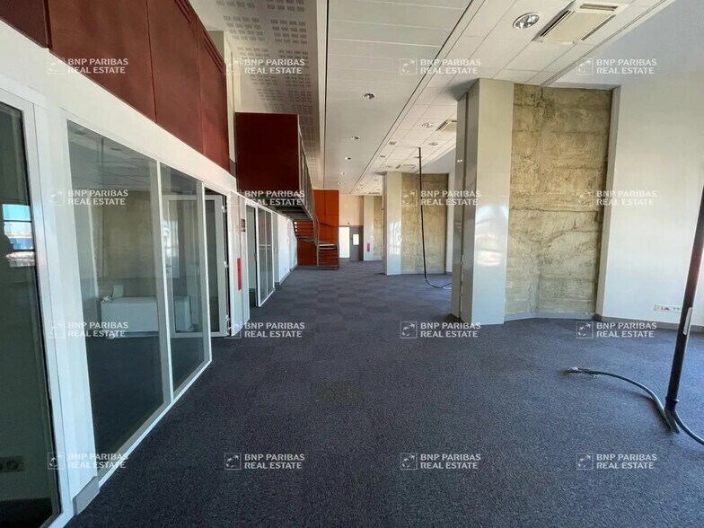 Office in Marseille for lease - Interior Photo - Image 1 of 16