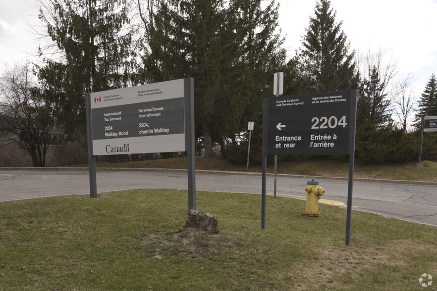 2204 Walkley Rd, Ottawa, ON for lease - Building Photo - Image 2 of 6