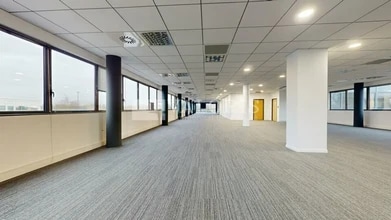 Office in Caluire-et-Cuire for lease Building Photo- Image 2 of 10