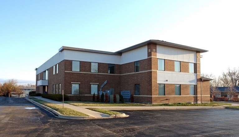 550 E Boughton Rd, Bolingbrook, IL for lease - Building Photo - Image 1 of 7