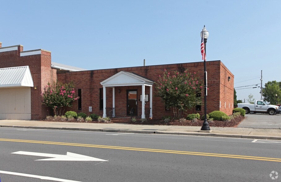 166 E Main Ave, Gastonia, NC à louer - Photo principale - Image 1 de 2