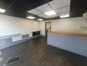 68 Westbourne Rd, Huddersfield for lease Interior Photo- Image 2 of 3
