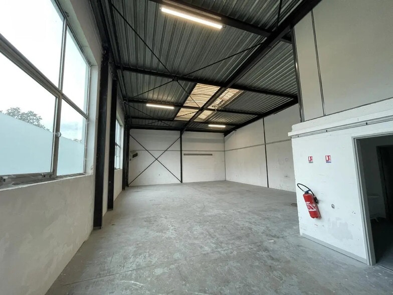 Flex in SAINT-OUEN-L'AUMONE for lease - Interior Photo - Image 2 of 11