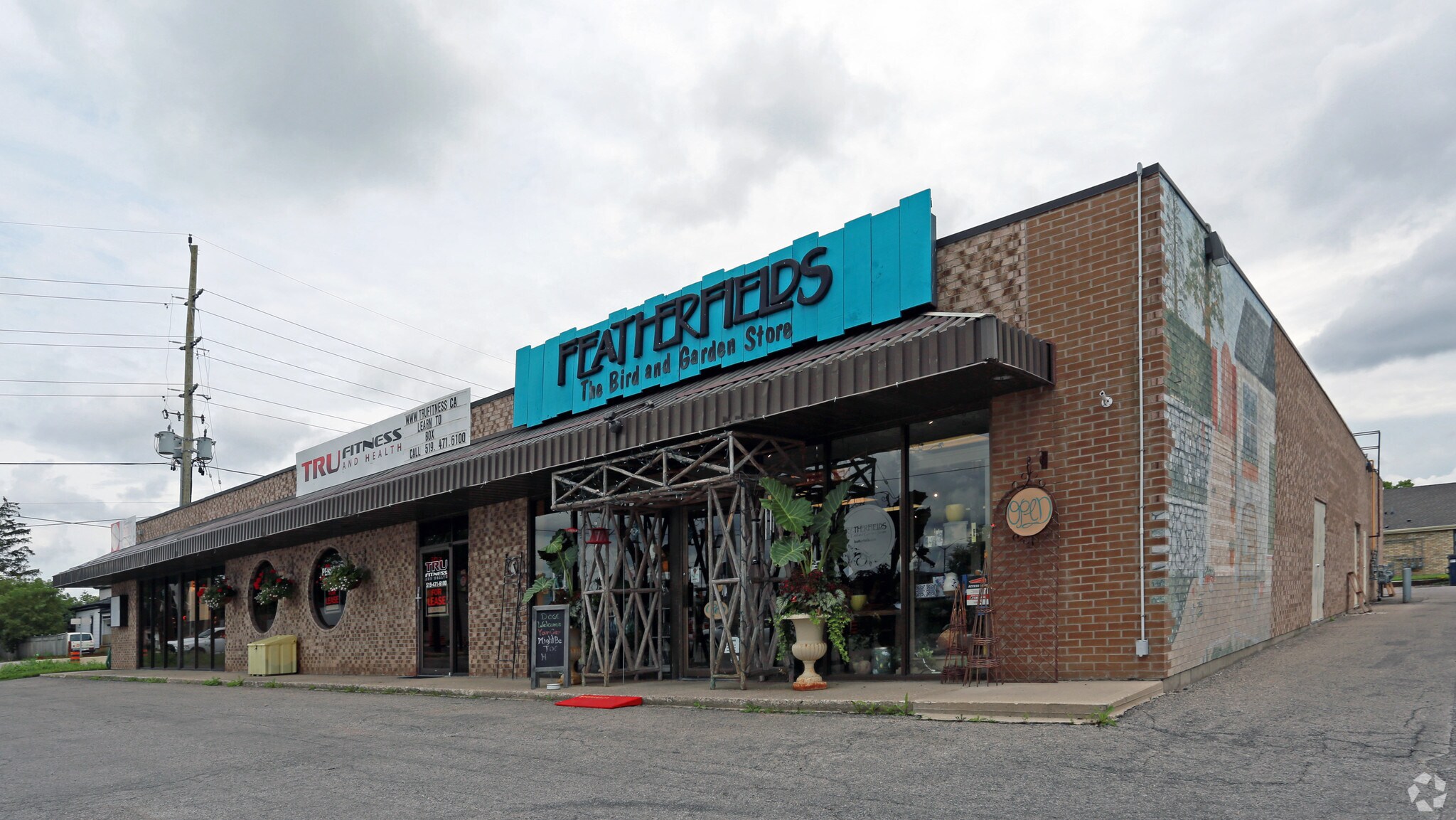 1570 Hyde Park Rd, London, ON for sale Primary Photo- Image 1 of 1