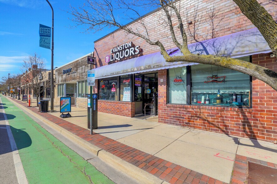 1019 Davis St, Evanston, IL for sale - Building Photo - Image 2 of 17