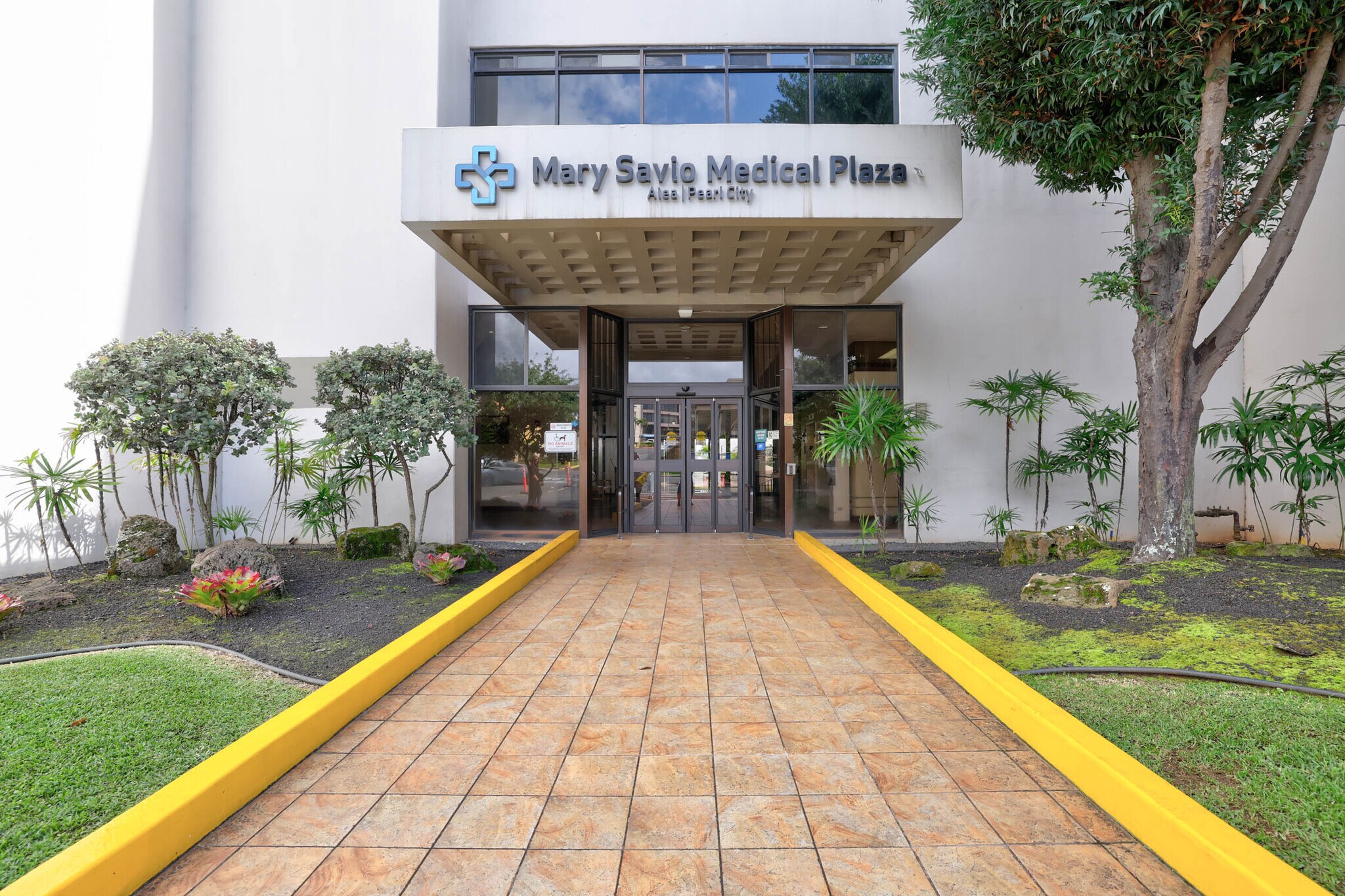 98-1247 Kaahumanu St, Aiea, HI à louer Photo du bâtiment- Image 1 de 17