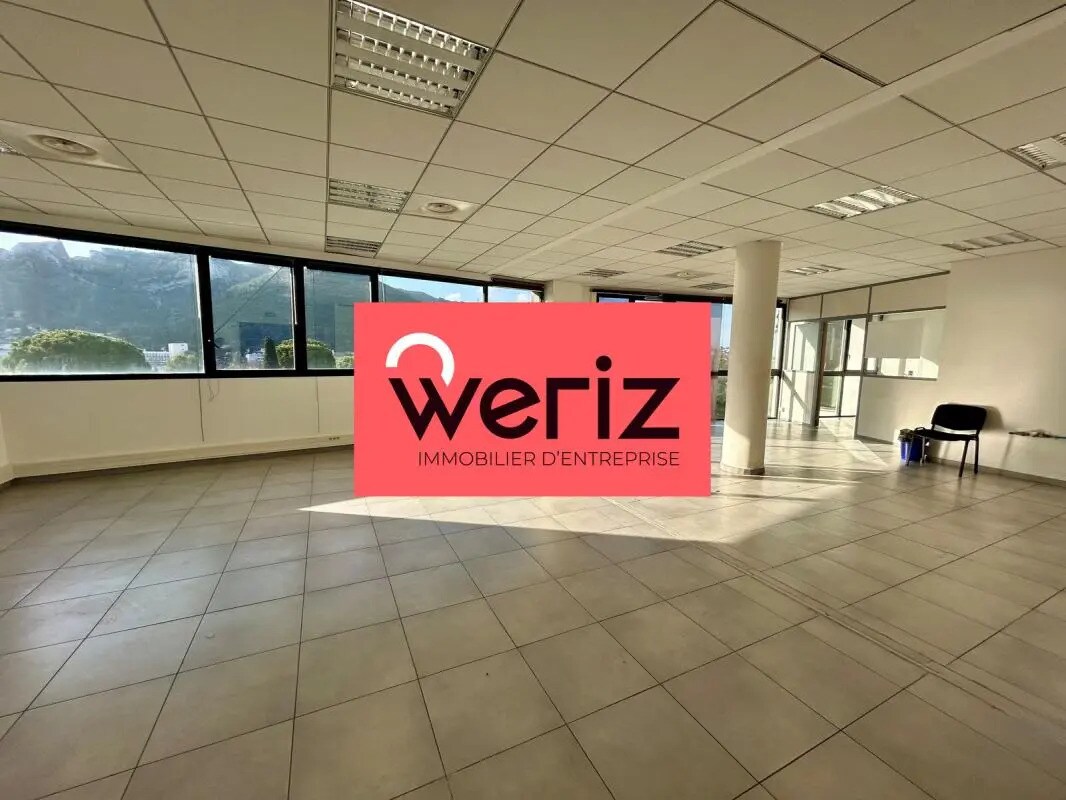 Retail in Marseille for lease Interior Photo- Image 1 of 11