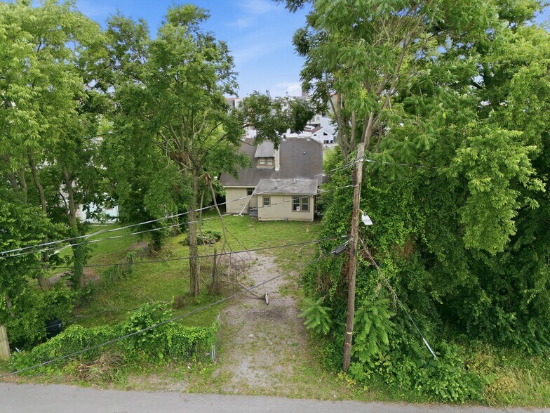 2020 Clifton Ave, Nashville, TN for sale - Building Photo - Image 2 of 9