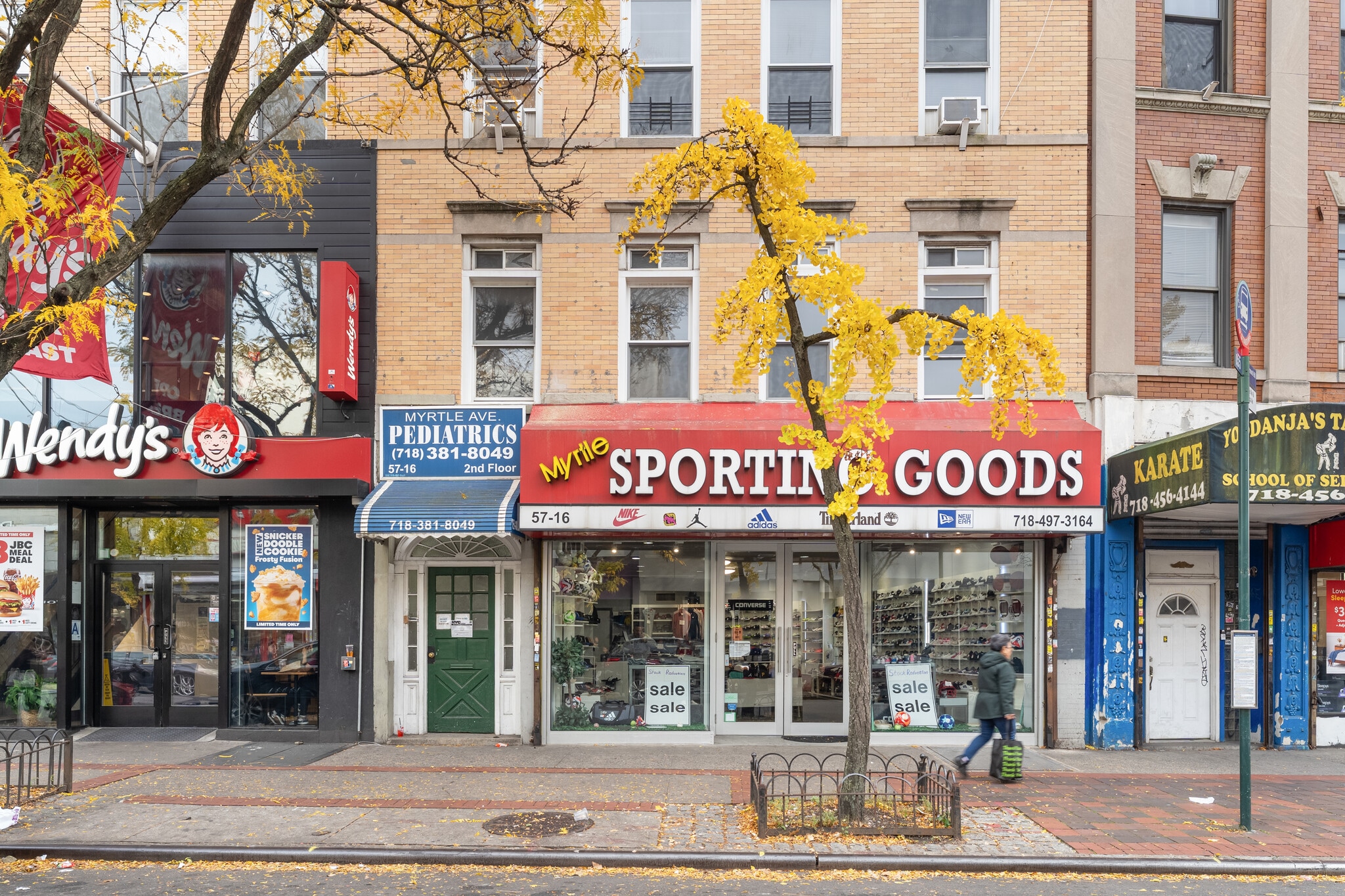 5716 Myrtle Ave, Ridgewood, NY à louer Photo intérieure- Image 1 de 9