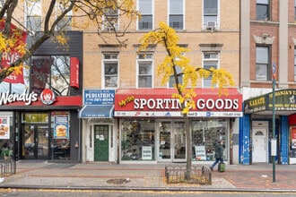 5716 Myrtle Ave, Ridgewood, NY à louer Photo intérieure- Image 1 de 9